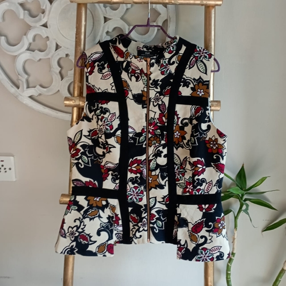 💖💖💖 Cue Australia Peplum Zipped Top - Picture 10 of 12